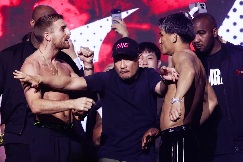 【ONE】与座優貴とハガティ―、海人とグレゴリアンが一触即発！激しいにらみ合いにチャトリCEOが身体ごと割って入る