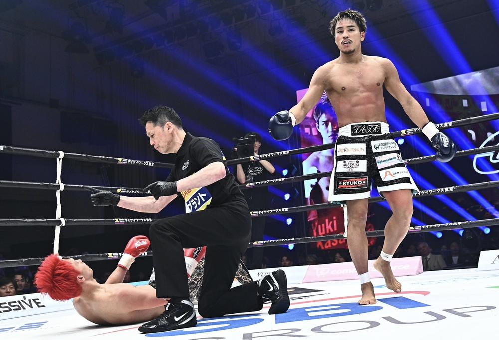 【GOAT】軍司泰斗がダウンを奪い笠原友希に完勝、武尊が引退の10カウントゴング、寺田匠がフルマーク判定勝ちで初防衛に成功、白鳥大珠が接戦を制しISKA世界王者に、瀧山悠斗がKO勝ち、第1試合からダウン応酬で一颯が逆転勝利=速報中