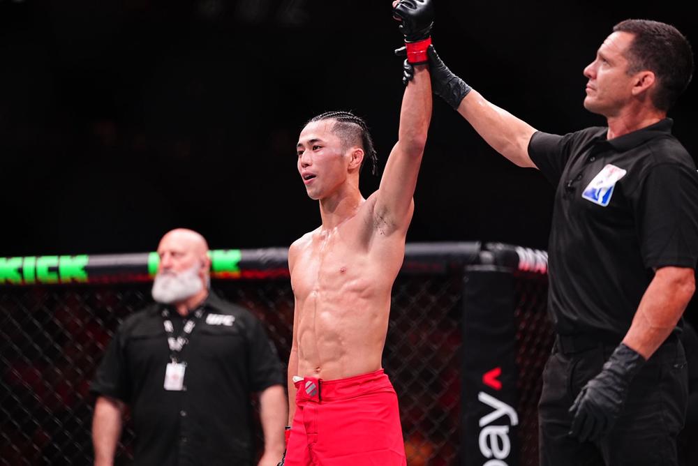 【RTU】2日目フライ級で21歳の鈴木崇矢がオトゴンバートルを初回TKO！ 内田タケルが78秒一本勝ち。亮我がスプリット判定負け、小田魁斗が判定負け。 女子ストロー級で万智がTKO勝ち、松田亜莉紗はメン・ボーに判定負けで初黒星
