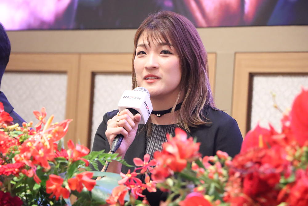 【RIZIN】ケイト・ロータスがNOELの「全部判定じゃないですか」との挑発に「記念すべきKO・TKOはNOEL選手に受けてもらおうかな」、RENAは大島沙緒里の「RENAをタイトルマッチで絞め落としたい」宣言に「RENA“さん”な。お前、AKBの格好して入場してこいよ」