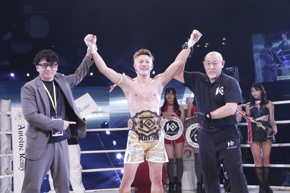 【KNOCK OUT】龍聖が初回KO勝ちで新王座に就きREDルール挑戦を宣言、晃貴が森岡悠樹とまたも大激闘で新王者に、久井大夢と3.1kg体重超過のデンサヤームはドロー、大沢文也は無敗パパヴァに敗れる、ポズドニアコフが松岡力に圧巻のKO勝ち、レオナ・ペタスが壮絶KO勝ち復活、木村ミノル“8秒”KO勝ち、大雅がサッカーキックから連打でTKO勝ち、神保克哉流血の無念ドクターストップで宮原穣がTKO勝ち