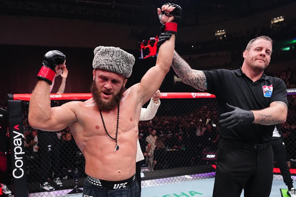 【UFC】フィジエフが後ろ廻し蹴りでトーレスを飛ばして右フックKO！ シャラ・マゴメドフがペレイラにダウン喫するも判定勝ち、フライ級アルマバエフがジョンソンをスロエフストレッチで極めて王座挑戦アピール。マゴメドフがオレクシェイチュクにヒジ効かせてギロチン、ヤキヤエフが8秒KOで6試合連続1Rフィニッシュ！ ルジボエフが21個目の一本勝ち！ マツモトがアルマハンに競り勝つ。ドンチェンコがUFC3連勝