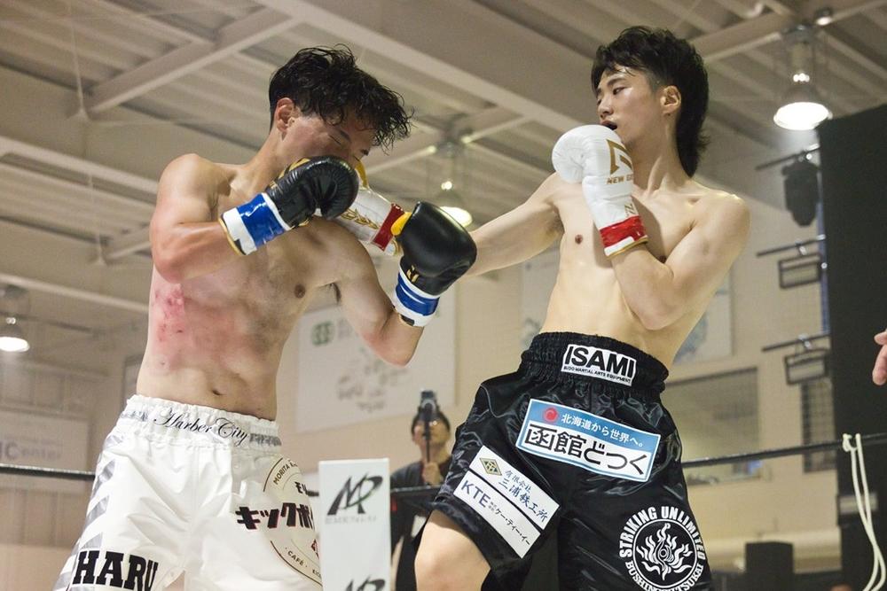 【NEW GATE】メインは斉藤力毅が怒涛の連打で2R TKO勝利、試合は熱戦に次ぐ熱戦に、姫野ひなの、ambitious、ラウンドモデル、DJ＆ダンサーが盛り上げる