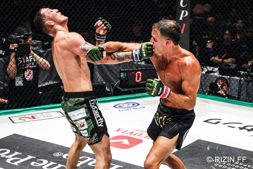 【RIZIN】サバテロが鹿志村を右オーバーハンドでKOして王座防衛、ダウトベック左の一撃で萩原KO、ティレノフが太田をヒザ蹴り葬、アーセンがヒロヤとの熱戦制す、ケースが天弥をKO、大島が一本でリベンジ、パクが須田に判定勝ち、鈴木が逆転KO、緊急参戦の火の鳥が見事KO勝ち