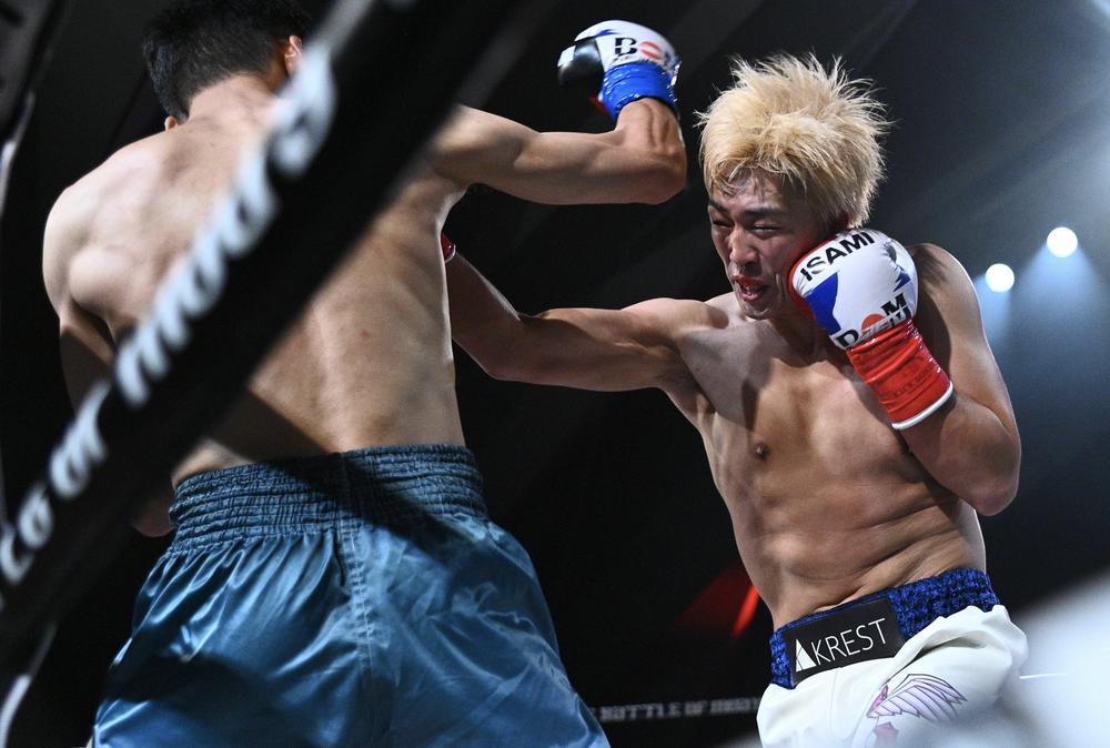【BOM】キックルールトーナメントで佐野天馬が圧巻のKO勝ち、BANKIもTKO勝ち、宇宙がヒジでTKO勝ち、アキトが飛びヒザ蹴りKO。安部焰がプロムエタイ協会王座に挑戦、藤原乃愛とカナがWBCムエタイ世界戦でリマッチ、レンタvs.羅向でWBCムエタイ日本王者決定戦、BOMバンタム級王座をキリョウと小林が争う、駿太が初参戦=結果速報中