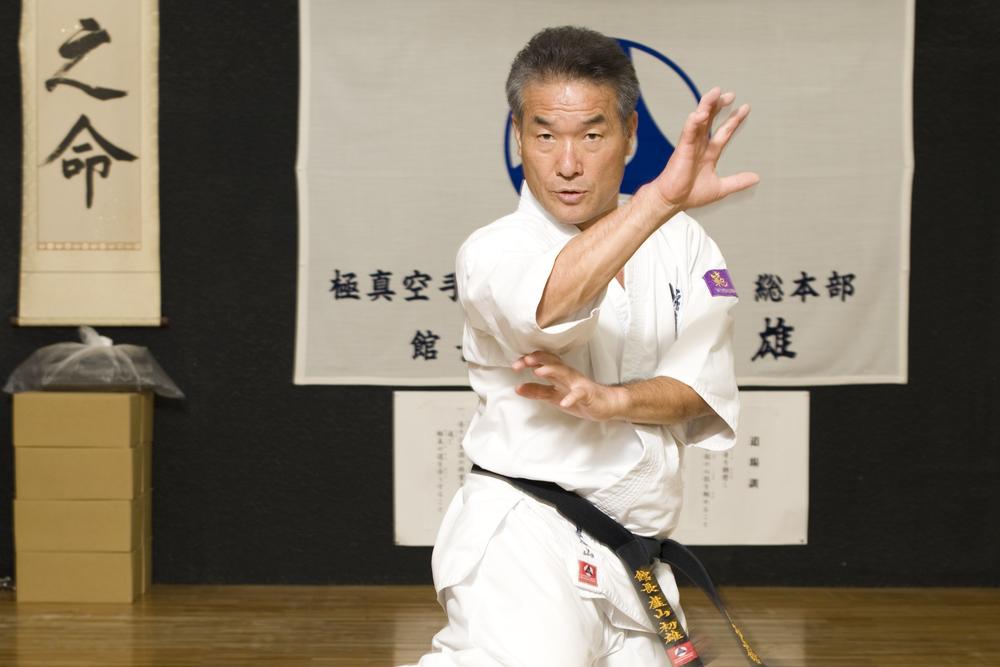 【訃報】極真空手の第5回全日本チャンピオン、極真館の盧山初雄会長が死去。現役時代は下段廻し蹴り、三日月蹴りで一世を風靡