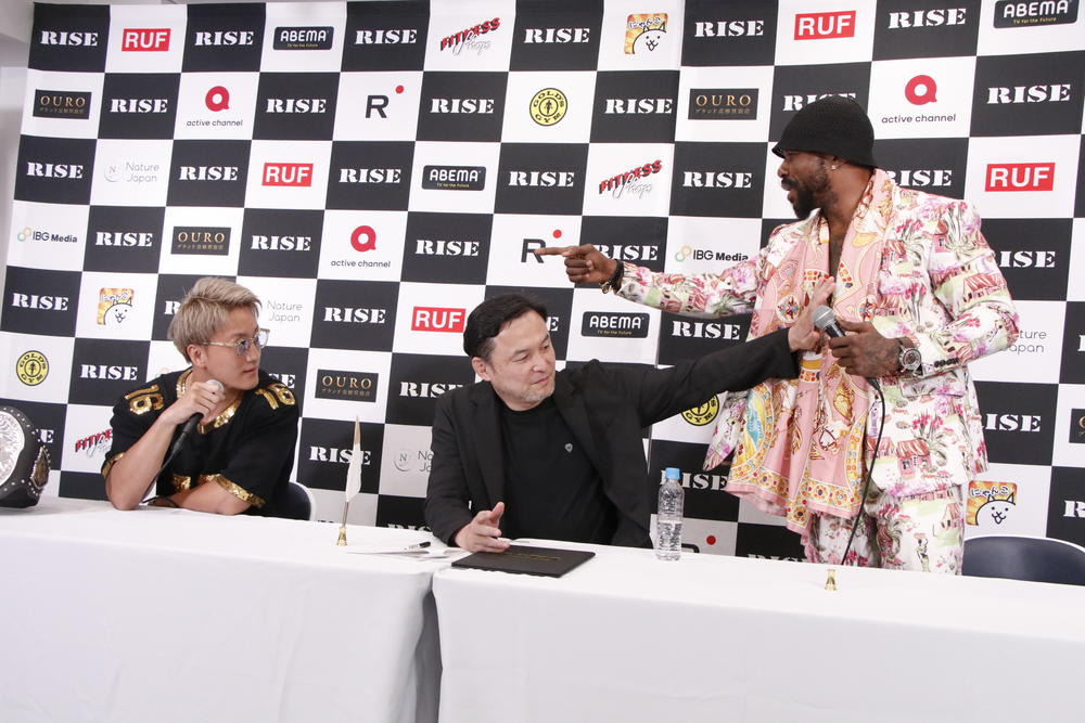 【RISE】南原健太の挑発にグンター・カルンダが怒り「1Rから全力をぶつけて2RでKO」、南原も「2Rのどこかで倒し合いのフィーバータイムが始まるので、皆さんお楽しみに」