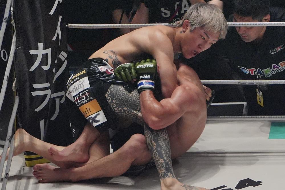 【RIZIN】メインはクレベルvs.秋元強真、セミは佐藤将光と体重超過のミックス、ヘビー級GP・上田vs.エドポロキング、スダリオvs.酒井、伊藤が体重超過のガジャマトフの組みにも対抗し無酸素ラッシュTKO、武田が摩嶋を極める! 後藤がテミロフに一本勝ち、平本がジョリーをKO、直樹が細川をTKO、カイウェンが水野をTKO=速報