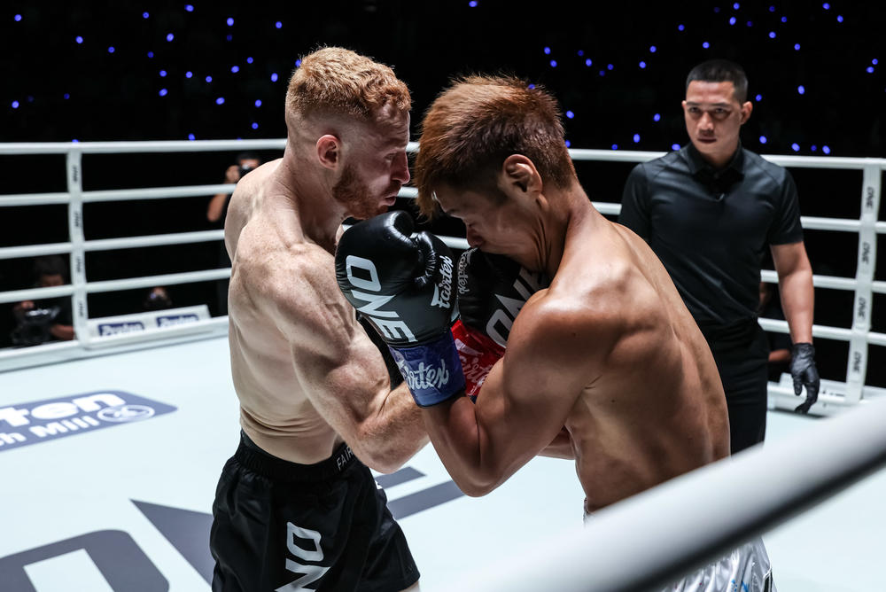 【ONE FF】山﨑一央がロングスタッフに3度ダウン奪われ初回TKO負け。TEAM TEPPENから羅司が出場、Bigbang王者・竹添翔太は再戦に臨む、吉成名高と戦ったソンチャイノーイvs.バンルーロック激突＝速報中