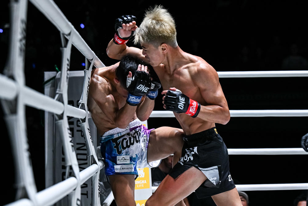 【ONE FF】TEAM TEPPENの羅司が初出場で初回KO勝ち&ボーナス、イーヤン・シェンがヒジ打ちでBigbang王者・竹添翔太をTKO、バンルーロックがソンチャイノーイに完封勝利で吉成名高との再戦をアピール、山﨑一央がロングスタッフに3度ダウン奪われ初回TKO負け