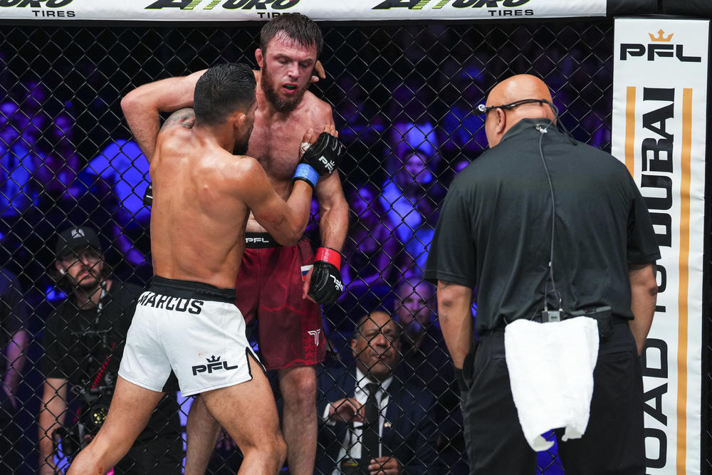 【PFL】サイボーグの相手ヴィエラが3.2kgの体重超過も「変則王座戦」に。トレイナーが戦慄の右前蹴りTKO！　井上直樹に敗れたアウベスが再起ならず、PFLアフリカ王者ンデベレが6連勝。マゴメドフが左肩外れて続行もタオル投入、元UFCバシャラート兄がイブラギモフに判定勝ち、ATTシュルチが8連勝中のザイヌコフ止める＝速報中