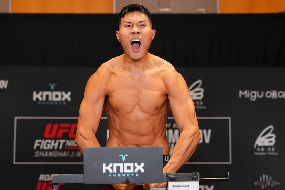 【UFC】“中国の進撃の巨人”元K-1王者リュウ・ツァーが、地元中国でUFCデビュー、バキバキの身体で咆哮＝8月29日（土）上海
