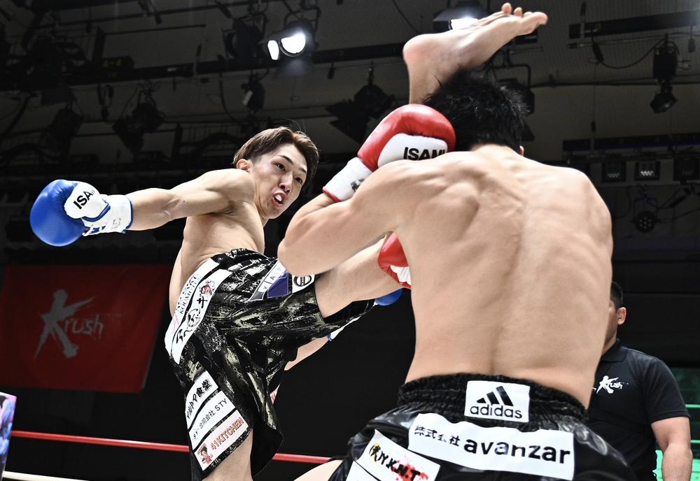 【Krush】上野奏貴がハイキック53秒KOで新王者に、古宮晴が上野空大を強烈KO!橋本雷汰が73秒KOで決勝へ、松本海翔が倉田永輝からダウン奪い決勝進出、10年ぶり参戦の北井智大を猪瀬尚希が90秒KO、白幡裕星・大久保世璃・高梨knuckle美穂が判定勝ち