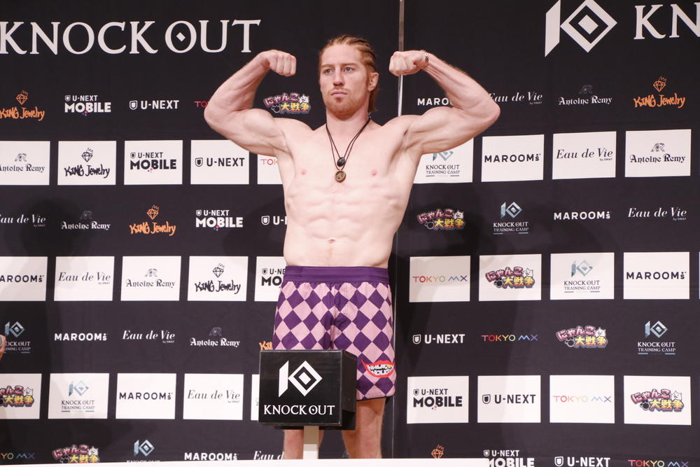 【KNOCK OUT】鈴木悠斗と福永輝が減量中に倒れ病院へ搬送、カルロス・モタvs.福永は中止、鈴木に変わってカーライルと対戦する選手が急遽名乗り=前日計量
