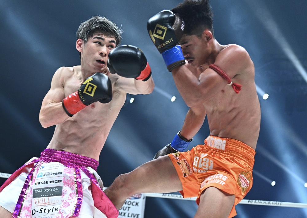 【KNOCK OUT】クンクメール対抗戦はレオナが勝ち越し決める、エイが寺島輝をKO、力斗がKO勝ちで1勝1敗。宮原穣が木村ミノルを88秒KO、超緊急参戦の高塩竜司がカーライルのパウンド連打で無念のストップ。龍聖が初のREDルールで日本人無敗ゲーオガンワーンに挑む、チャド・コリンズvs.ゴンナパー、久井大夢vs.シッティチャイ、山田真子vs.平岡琴=速報中