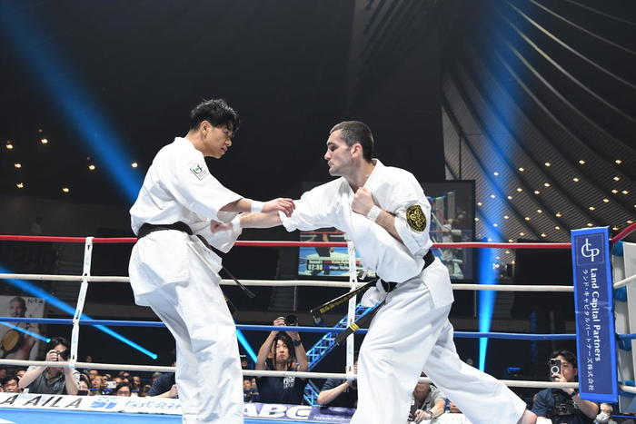 【K-1】ジョナサン・アイウルが負傷欠場、ジェイジェイ・モーリスの開幕戦の相手はヴィトー・トファネリに