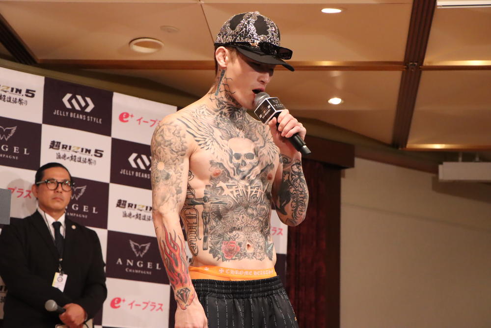 【RIZIN】平本蓮が復活へ向けて計量パス「REN is BACK! Let's Go!」の雄叫び、ダウトベックも計量パスでフェイスオフ