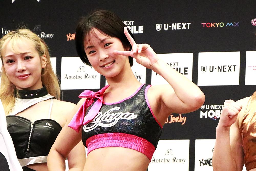 【KNOCK OUT】16歳女子キックボクサー優波がタイのビッグプロモーションと日本人初の契約、スタンプとチームメイトに「世界への第1歩。まだまだですが必ず夢を叶えます！」