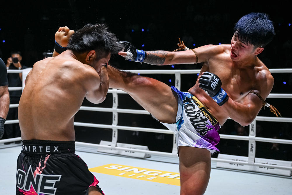 【ONE FF】ヨードレックペットとの決着戦を制したポンペットが吉成士門に宣戦布告、石井寿来が再起の競り勝ち、ダウン応酬で渡邊愼一が惜敗、ヨッドIQが体重超過ランボーレックを破り新王者に、引退試合のセクサンをムアンタイがヒジで介錯、ローガン・チャンがサンガルティットを圧倒、ハガティーの弟フレディーがワンサイドゲーム