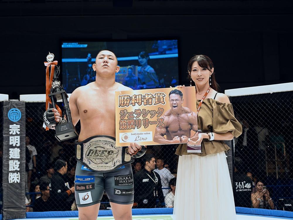 【DEEP】メガトン級王者・大成が挑戦者シビサイ頌真を関節蹴りKO、新井丈が北方大地を1R KO「ストロー級GPを」、 山崎弥十朗が北岡悟超え、中村大介が椿飛鳥をアームロックからヒザ十字! 誠悟が袈裟固め&アームバー極める