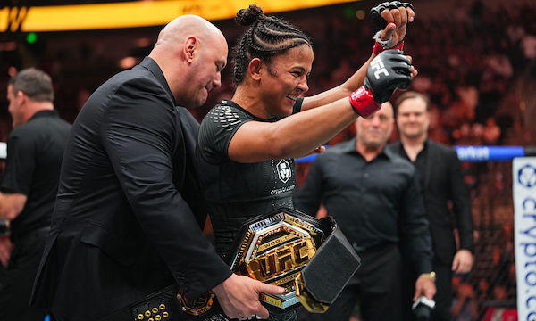 【UFC】ナタリア・シウバがワン・ツォンにダウン奪う判定勝ちで女子フライ級新王者に、タルボットがフィゲイレードKOでオマリー指名。 リボヴィクスがグリーンを3度KO、フライ級イマノル・ロドリゲスが8戦無敗・100％フィニッシュでジョシュア・ヴァンを指名！ ピナスが3連続KO、元NFLウィントがまたも1R フィニッシュ。ヘビー級転向ウォルケルが跳びヒザ、マクギー引退