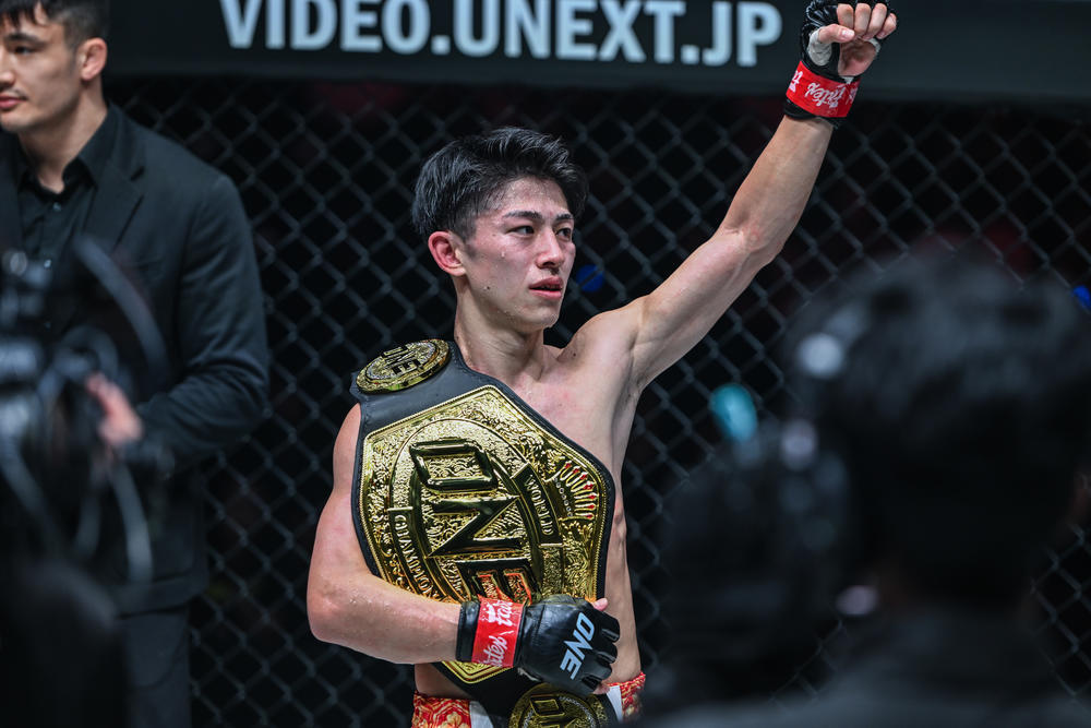 【ONE】吉成名高が2度目の防衛戦、7年以上無敗の43連勝記録更新へ「武尊さんが引退して、ONE世界王者として残っている日本人は僕だけ。だからこそ、このベルトを日本に留めておくために僕は全力を尽くす」