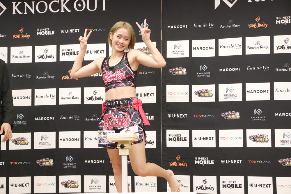 【KNOCK OUT】16歳女子キックボクサー優波が計量パス、タイ最大手プロモーションと契約後初の試合「1試合目から絶対にぶっ倒します」15歳の対戦相手TSUMUGIも「絶対倒します」