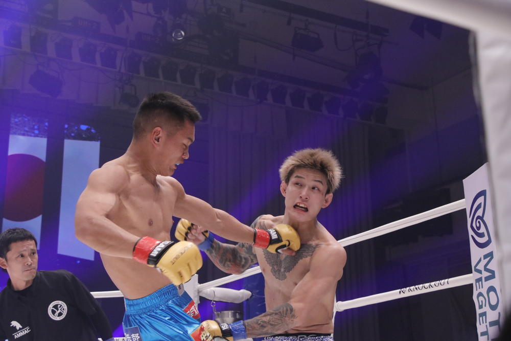 【KNOCK OUT】チュームーシーフーがKO勝ちでカルロス・モタに挑戦表明、バズーカ巧樹が山口裕人を47秒TKO、前日計量で因縁の弘輝vs.山口侑馬は負傷判定で弘輝の勝利に、ぱんちゃんが首相撲でねじ伏せてのTKO勝ちで再起、体重超過の渡口耀が壱を胴廻し回転蹴りKO、星拓海が石川直樹をKO!MASATOが幸輝を初回TKO=速報中