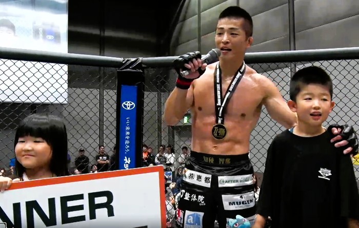 【修斗FORCE】奇天烈が魚山皓平にTKO勝ち「9年前にFORCEで直撃我聞さんと戦って、いまはここで──」。藤川智史と宮城友一は痛み分けドロー。垂水稔朗がP助にTKO勝ちで高岡宏気にエール