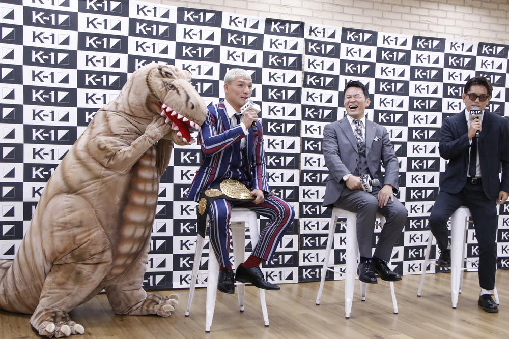 【K-1】皇治「K-1は終わってる。僕が復活させようと思って来た。K-1ナメんな」と自分が復活させると宣言、永澤サムエル聖光を神の子ならぬ“恐竜の子”とキャラ設定も