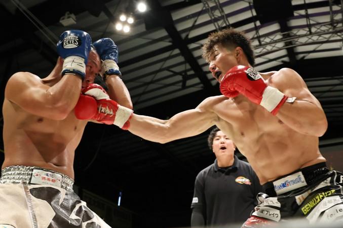 【DEEP☆KICK】KING弥百希が狂介を破り-70kg王座挑戦権を獲得、中村寛の後輩・駿希がKO勝ちで-55kg王座決定トーナメント決勝へ