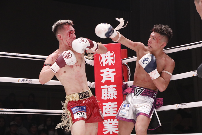 NJKF】大田拓真が合計5度のダウンを奪うTKO圧勝で防衛、その場で NJKF】大田拓真が合計5度のダウンを奪うTKO圧勝で防衛、その場で